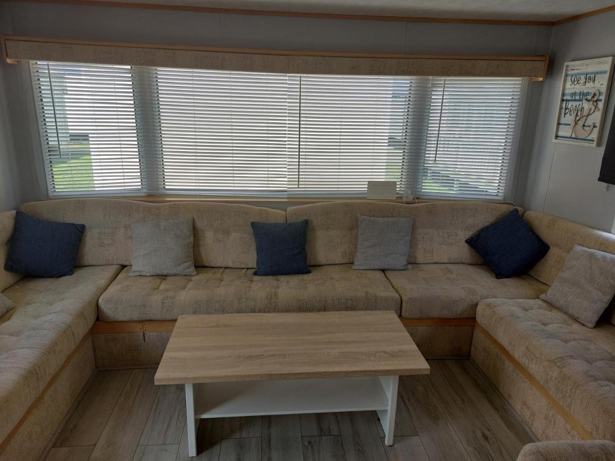 Above & Beyond Caravans 拉尔 外观 照片